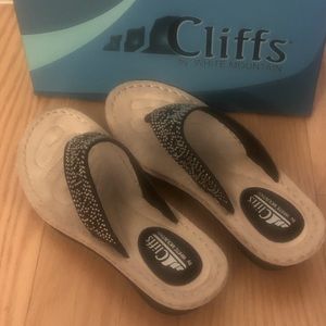 CLIFFS WHITE MOUNTAIN SANDALS/.               NWOT